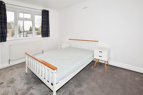 2 bedroom flat to rent, Woodgrange Close, Harrow