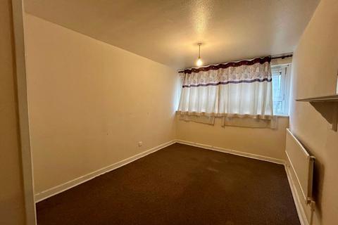 3 bedroom flat for sale, Flat 2 Burghley Tower, Trinity Way, Acton, London, W3 7HR