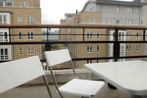1 bedroom in a house share to rent, St Davids Square, London E14
