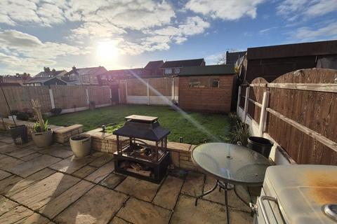 3 bedroom semi-detached house for sale, Woodside View, Bolton Upon Dearne