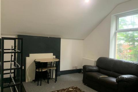 1 bedroom flat to rent, Ash Tree Road, Manchester