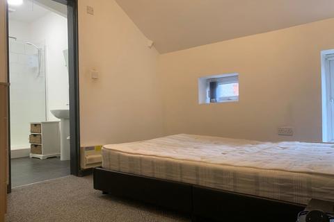 1 bedroom flat to rent, Ash Tree Road, Manchester