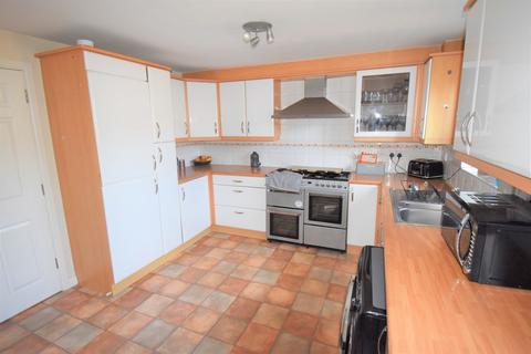 4 bedroom townhouse to rent, Fleming Way, Exeter EX2