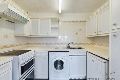 1 bedroom maisonette for sale, Larks Ridge, Watford Road