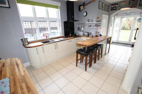 4 bedroom detached house for sale, Lancaster Gardens East, Clacton on Sea