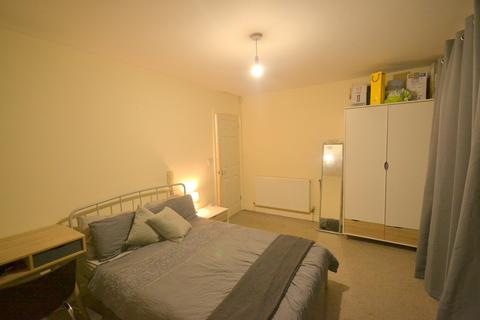 2 bedroom flat to rent, Towcester Road, Northampton NN4