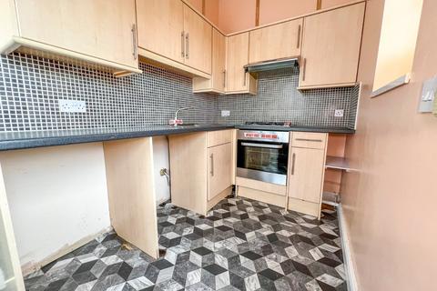 6 bedroom end of terrace house for sale, Lambert Road, Grimsby, N E Lincolnshire, DN32