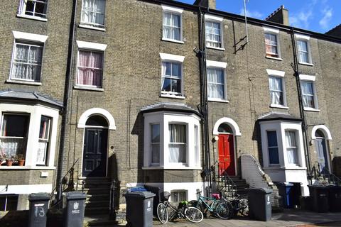 1 bedroom in a house share to rent, Bateman Street, Cambridge CB2