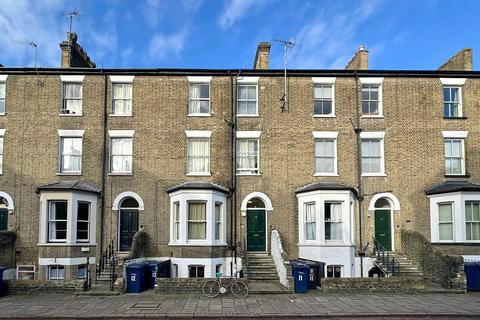 1 bedroom in a house share to rent, Bateman Street, Cambridge CB2