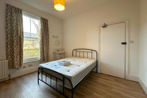 1 bedroom in a house share to rent, Bateman Street, Cambridge CB2