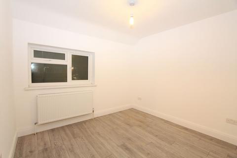 3 bedroom end of terrace house to rent, Prestwick Road, Watford, WD19