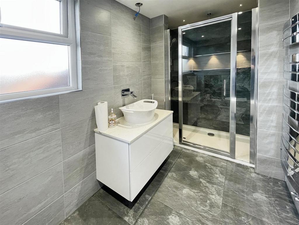 En Suite Shower Room