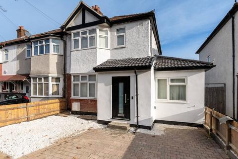 4 bedroom end of terrace house for sale, Byron Avenue, Motspur Park, New Malden, KT3