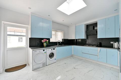 4 bedroom end of terrace house for sale, Byron Avenue, Motspur Park, New Malden, KT3