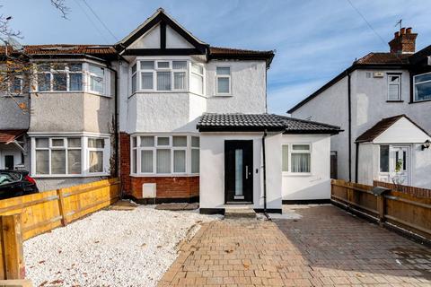 4 bedroom end of terrace house for sale, Byron Avenue, Motspur Park, New Malden, KT3