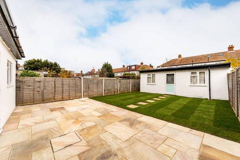 4 bedroom end of terrace house for sale, Byron Avenue, Motspur Park, New Malden, KT3