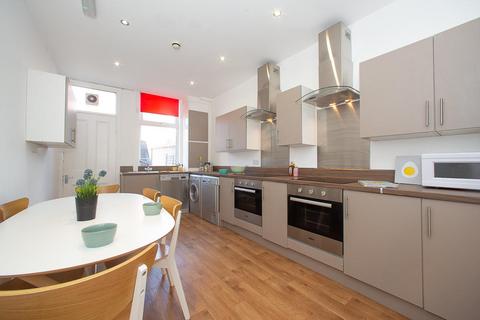 9 bedroom semi-detached house to rent, Brook Road, Manchester M14