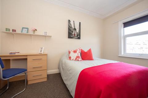 9 bedroom semi-detached house to rent, Brook Road, Manchester M14