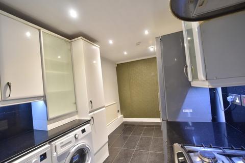 4 bedroom terraced house to rent, Goldstone Lane, Hove