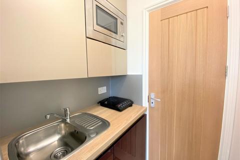 Studio to rent, Antrobus Road, Chiswick, London