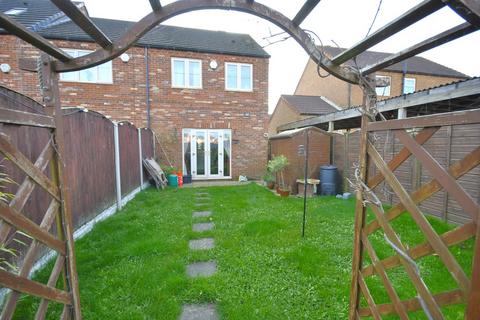 3 bedroom semi-detached house to rent, Sherwood Road, Doncaster DN11