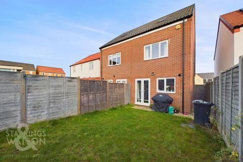 3 bedroom semi-detached house for sale, Peafowl Close, Diss