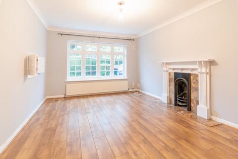 2 bedroom flat to rent, Epsom Road, Leatherhead KT22