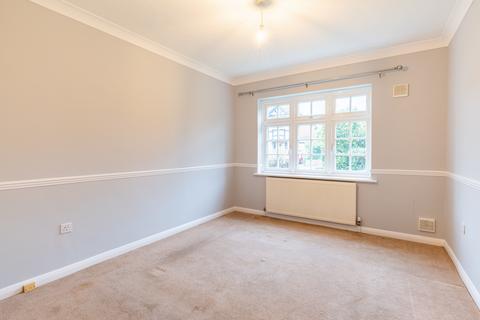 2 bedroom flat to rent, Epsom Road, Leatherhead KT22