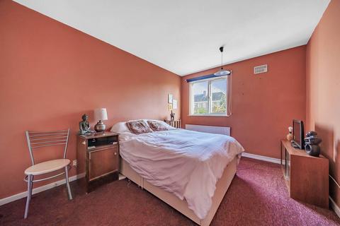 2 bedroom flat for sale, Ballards Lane, Finchley Central, London, N3