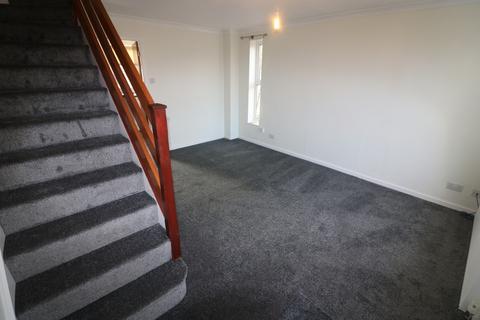 2 bedroom end of terrace house to rent, Summergroves Way, Hull