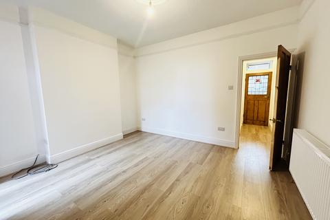 3 bedroom terraced house to rent, Galton Road, Smethwick B67