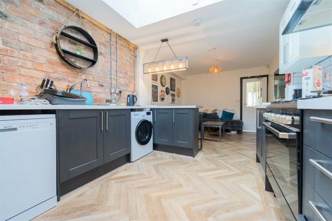 5 bedroom terraced house to rent, Brailsford Road, Manchester M14