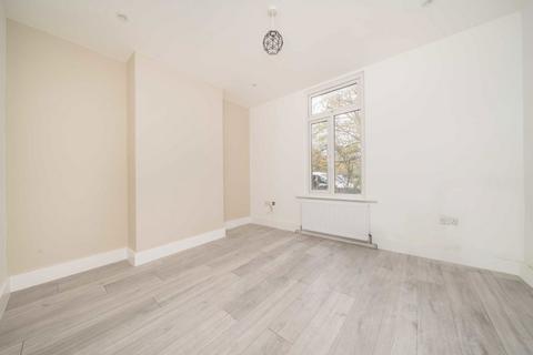 2 bedroom semi-detached house to rent, Elm Road, Kingston Upon Thames KT2