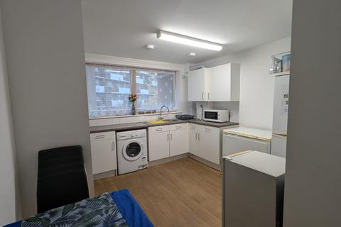 1 bedroom flat to rent, Flat 5, Lascelles House, 56 Thessaly Road, SW8 4XS