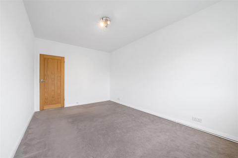 1 bedroom flat to rent, Bensham Manor Road, Thornton Heath, CR7