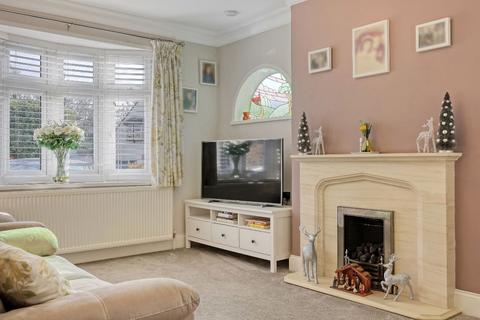 5 bedroom detached house for sale, Manor Crescent, Hornchurch