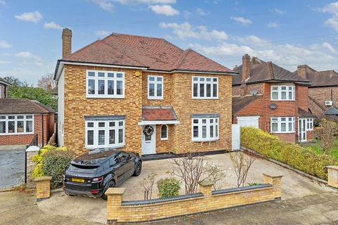 8 Manor Crescent, Hornchurch, RM11 2EH