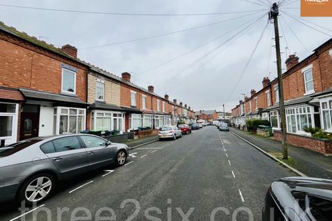 3 bedroom semi-detached house to rent, Bearwood, B67