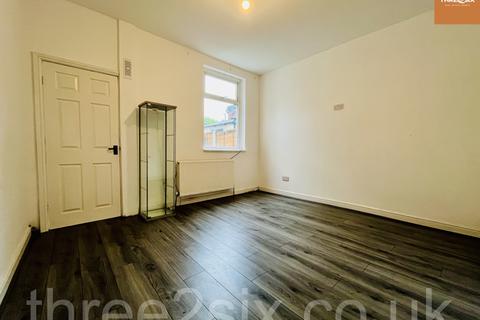 3 bedroom semi-detached house to rent, Bearwood, B67