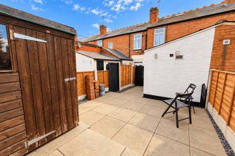 3 bedroom semi-detached house to rent, Wattis Road, Bearwood, B67