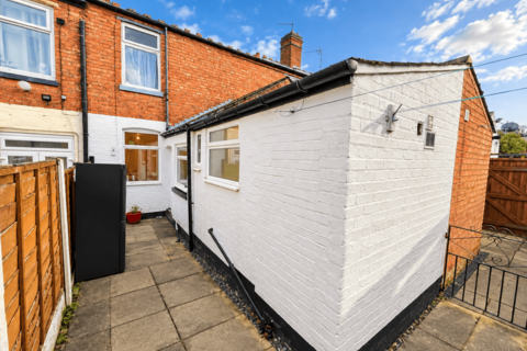 3 bedroom semi-detached house to rent, Wattis Road, Bearwood, B67