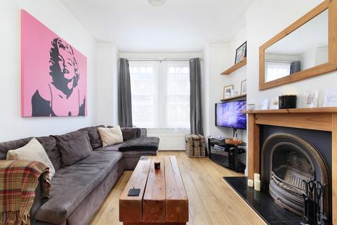 2 bedroom maisonette to rent, Queenstown Road, London