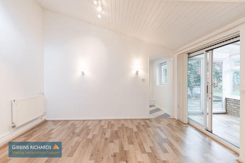 https://media.onthemarket.com/properties/16155740/1519059660/image-4-1024x1024.jpg