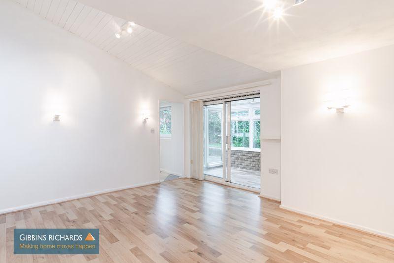 https://media.onthemarket.com/properties/16155740/1519059660/image-8-1024x1024.jpg