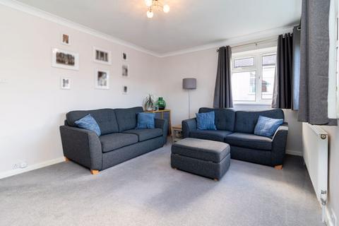 47 Gresham Avenue, Warlingham, CR6 9DG