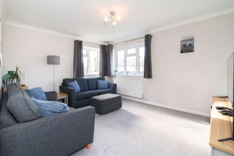 47 Gresham Avenue, Warlingham, CR6 9DG