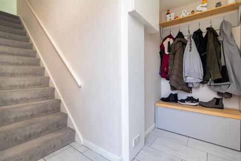 47 Gresham Avenue, Warlingham, CR6 9DG