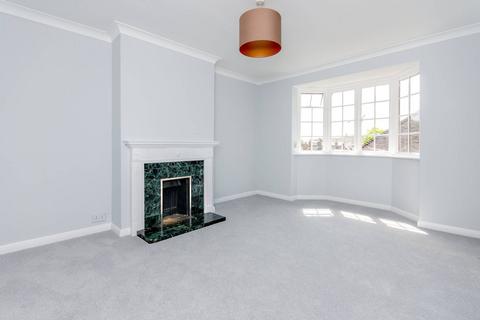 3 bedroom flat for sale, Condor Court, Guildford, GU2