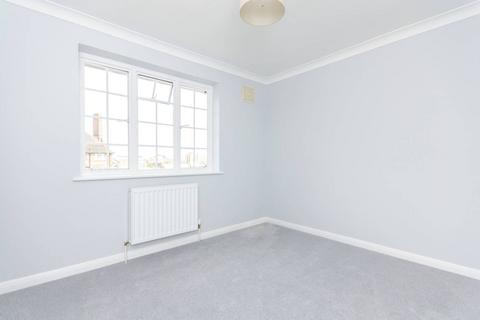 3 bedroom flat for sale, Condor Court, Guildford, GU2