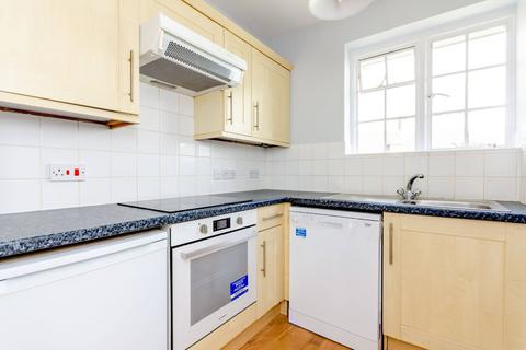 3 bedroom flat for sale, Condor Court, Guildford, GU2